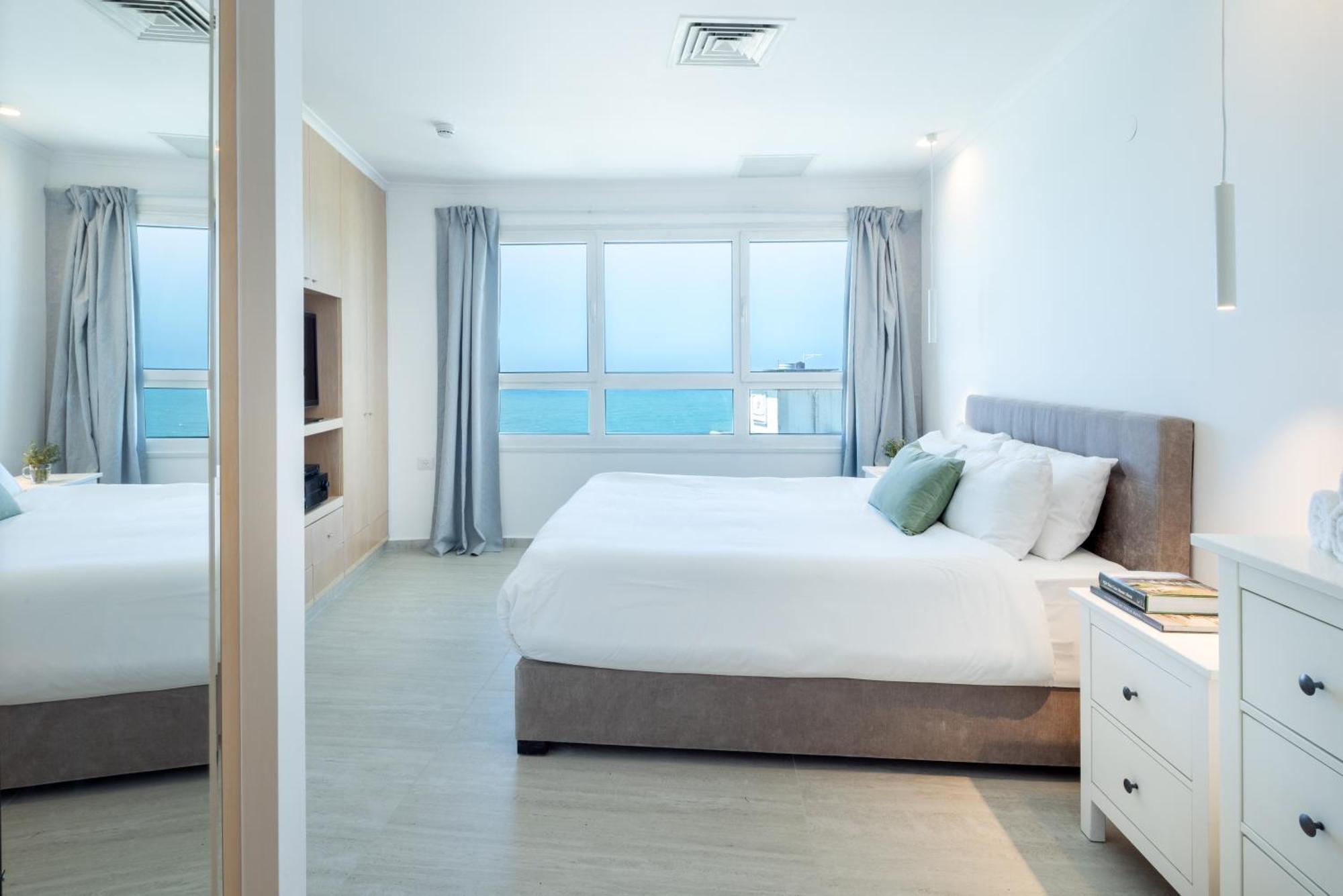Superb Beachfront Apartments With Shelter By Sea N' Rent Tel Aviv Ngoại thất bức ảnh
